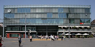 Fachada principal de la estación de Berna