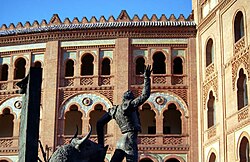 Estatua en honor a José Cubero El Yiyo