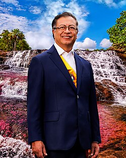 Retrato oficial de Gustavo Petro como Presidente de la República.