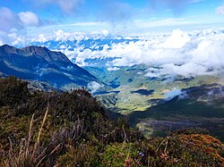 Panorámica desde los farallones de la cima
