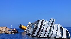 Imagen icónica del Costa Concordia de costado tras el accidente