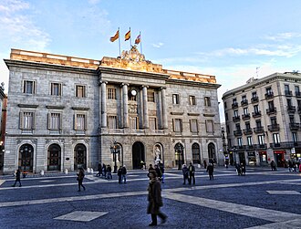 Vista general de la Plaza de San Jaime con sus edificios institucionales