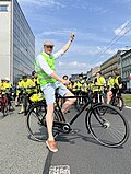Ciclista utilizando una bicicleta Batavus Cambridge