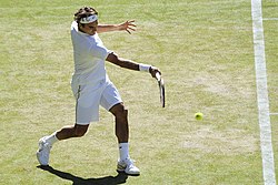 El tenista Roger Federer en la pista de Wimbledon
