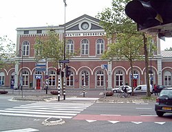 Vista panorámica de la arquitectura histórica de Dordrecht