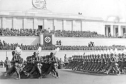 Desfile de las Fuerzas del Servicio del Trabajo en 1937