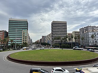 Fotografía del tramo final de la Gran Vía en la Plaza Ildefons Cerdà.