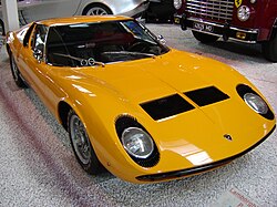 Lamborghini Miura clásico en exhibición