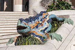 Dragón decorado con trencadís en el Parque Güell