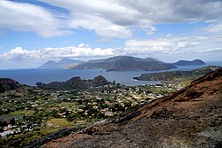 Islas principales del archipiélago en primer plano