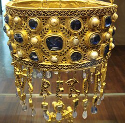 Corona votiva del rey Recesvinto en el Museo Arqueológico Nacional