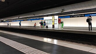 Andenes de la L5 en la estación de Collblanc