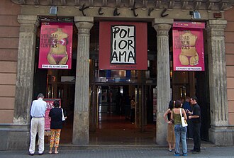 Entrada principal del Teatro Poliorama en la Rambla de Barcelona