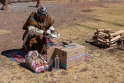 Ritual de ofrenda tradicional en Puno, Perú