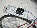 Un portaequipajes trasero de aluminio