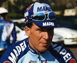 Oscar Camenzind en una competencia ciclista