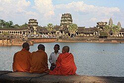 Monjes budistas en Angkor Wat, Camboya