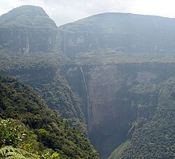 Paisaje de la catarata Gocta en Perú.