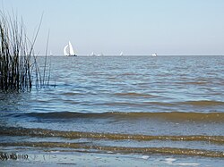Vista panorámica del estuario del Río de la Plata en América del Sur.