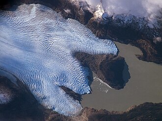 Sector norte del lago contactando con el glaciar