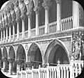 Columnata meridional del Palazzo Ducale