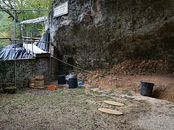 El Gran abrigo en La Ferrassie junto a los sectores de excavación