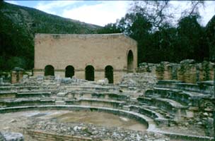 Vista general de las ruinas arqueológicas del teatro antiguo en Gortina