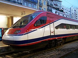 Unidad Alfa Pendular detenida en la Estación de Lisboa-Santa Apolónia