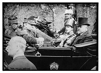 Alfonso XIII de visita en París en 1913 junto a Raymond Poincaré.