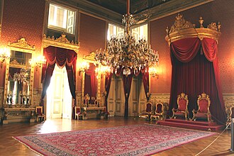 Salón del Trono del Palacio Nacional de Ajuda con los tronos reales.