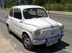 Un Seat 600 en una calle española
