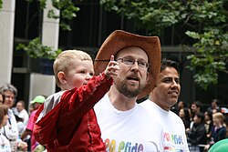 Matrimonio gay con hijo adoptivo