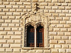 Detalle arquitectónico de una ventana del Palacio de Cogolludo construida entre 1492 y 1502