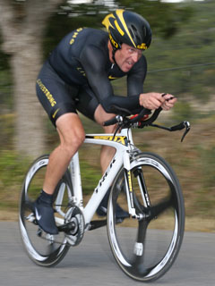 Lance Armstrong en una contrarreloj de exhibición