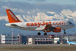 Avión de easyJet en el aeropuerto de Milán-Malpensa