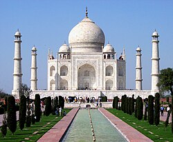 Taj Mahal, famoso monumento hecho con mármol
