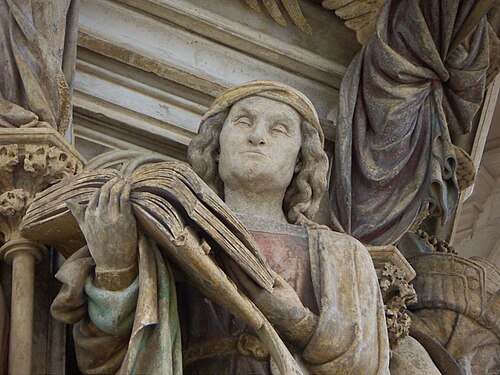 Detalle de las vestiduras en el Pozo de Moisés