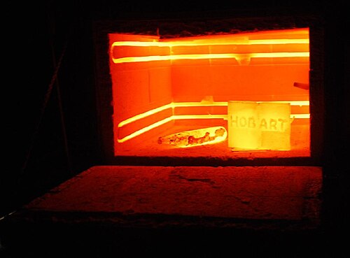 Horno industrial utilizado para tratamientos térmicos a 980 °C