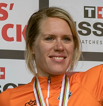Ellen van Dijk en una competición ciclista