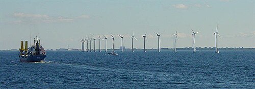 Parque eólico situado en el mar frente a la costa de Copenhague.