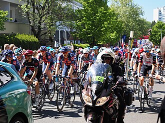 Ciclistas compitiendo en el Gran Premio de Fráncfort 2025