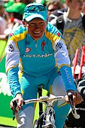 Vinokourov preparándose antes de una etapa