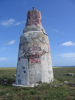 Estructura del faro restaurada tras daños bélicos