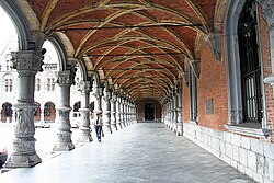 Patio d'Honor con arcos de columnas
