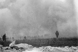 Infantería británica avanzando a través del gas en la Batalla de Loos