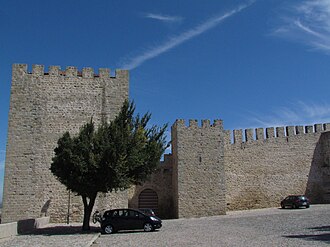 Castillo de Elvas reflejando la arquitectura defensiva medieval