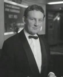 Hugo Claus durante el estreno de la película Het mes en 1961