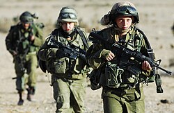 Mujeres soldado israelíes en formación