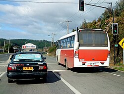 Taxi colectivo en la Ruta 150 en Penco, Chile