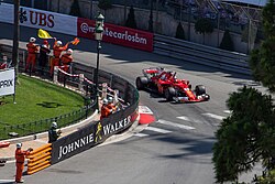 Vettel festejando la victoria en el Gran Premio de Mónaco de 2017.